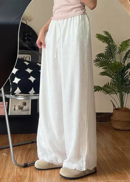 Effortlessly Elegant Pants with a Timeless Design