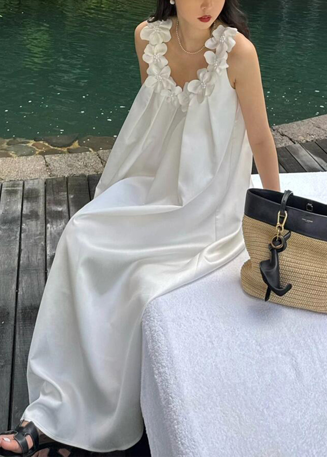 Effortlessly Elegant Dress with a Timeless Design
