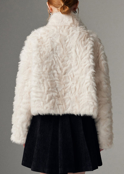 Effortlessly Elegant Coat with a Timeless Design