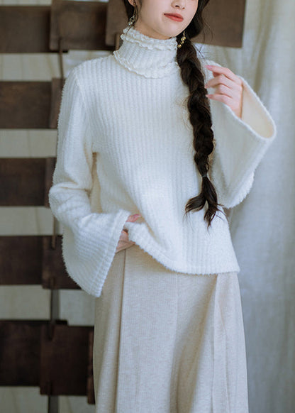 Classic Vintage Sweater with a Flattering Fit