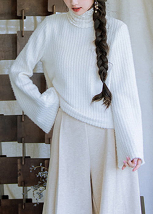 Classic Vintage Sweater with a Flattering Fit