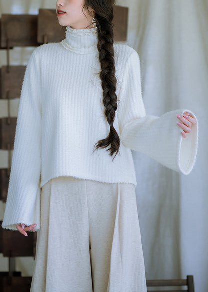 Effortlessly Elegant Sweater with a Timeless Design