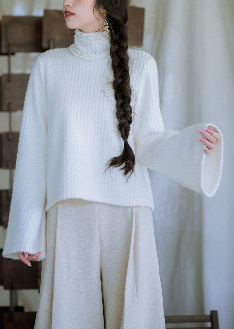 Effortlessly Elegant Sweater with a Timeless Design