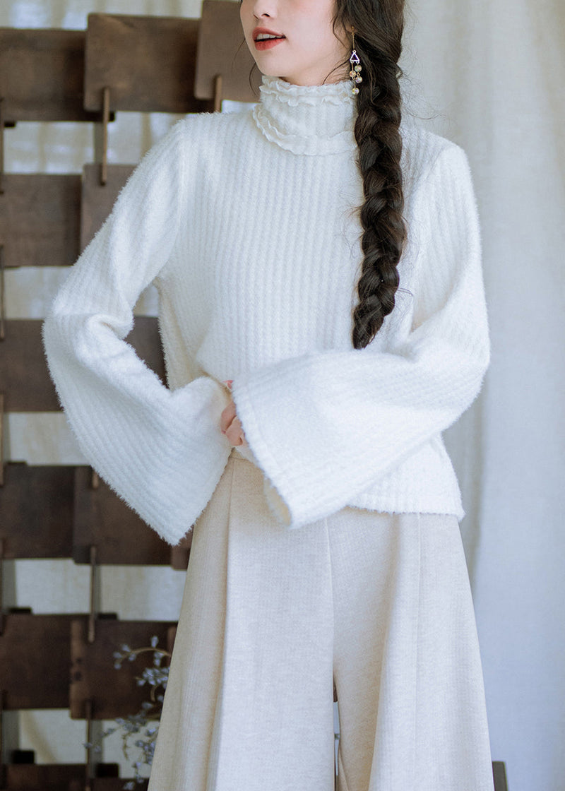 Effortlessly Elegant Sweater with a Timeless Design