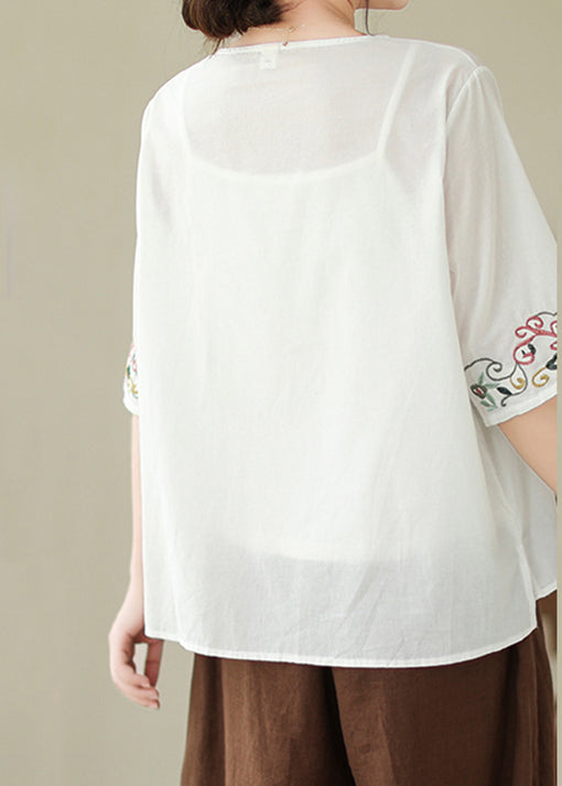 Classic Vintage Shirt with a Flattering Fit