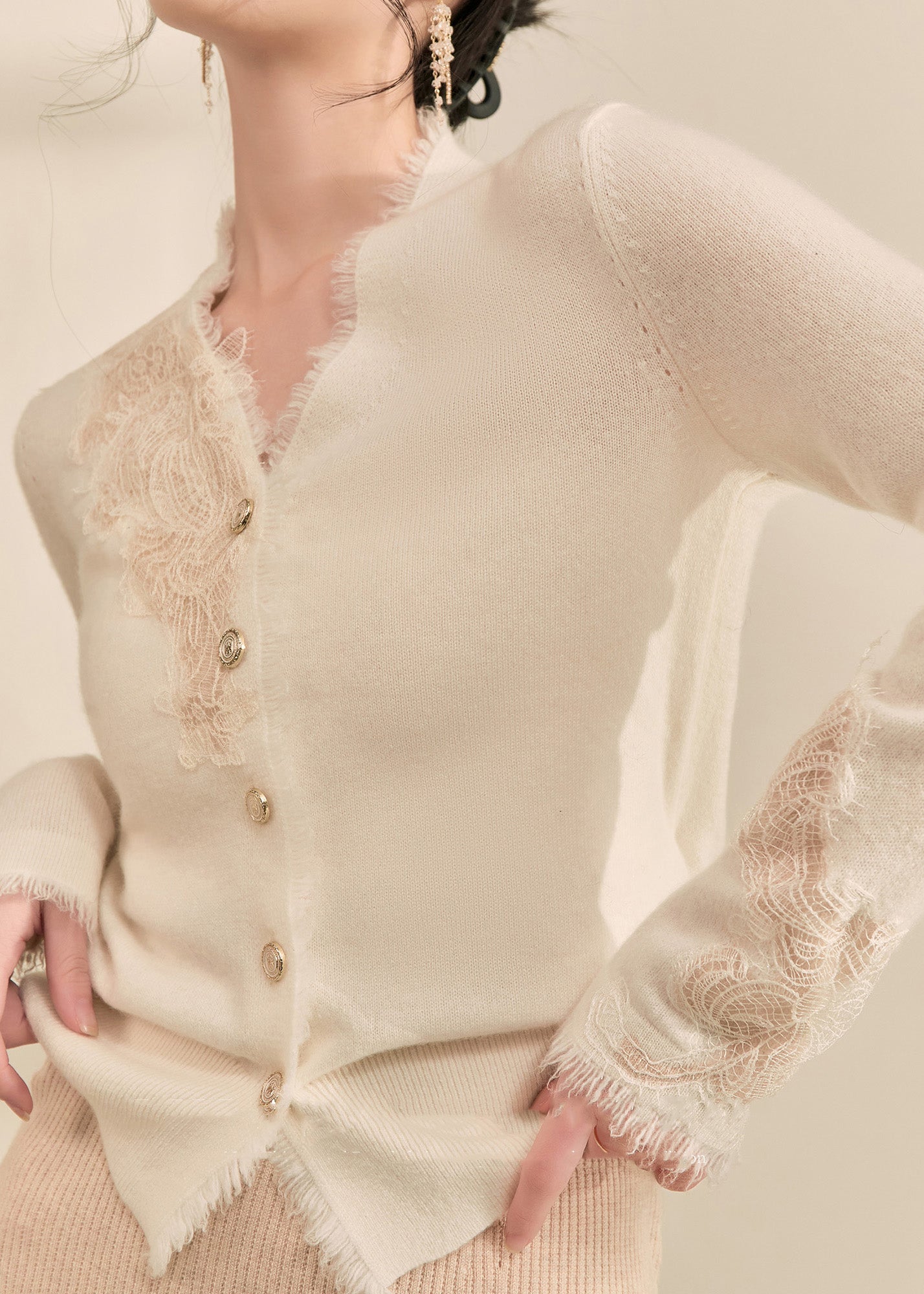 Well Tailored Sweater with a Graceful Silhouette