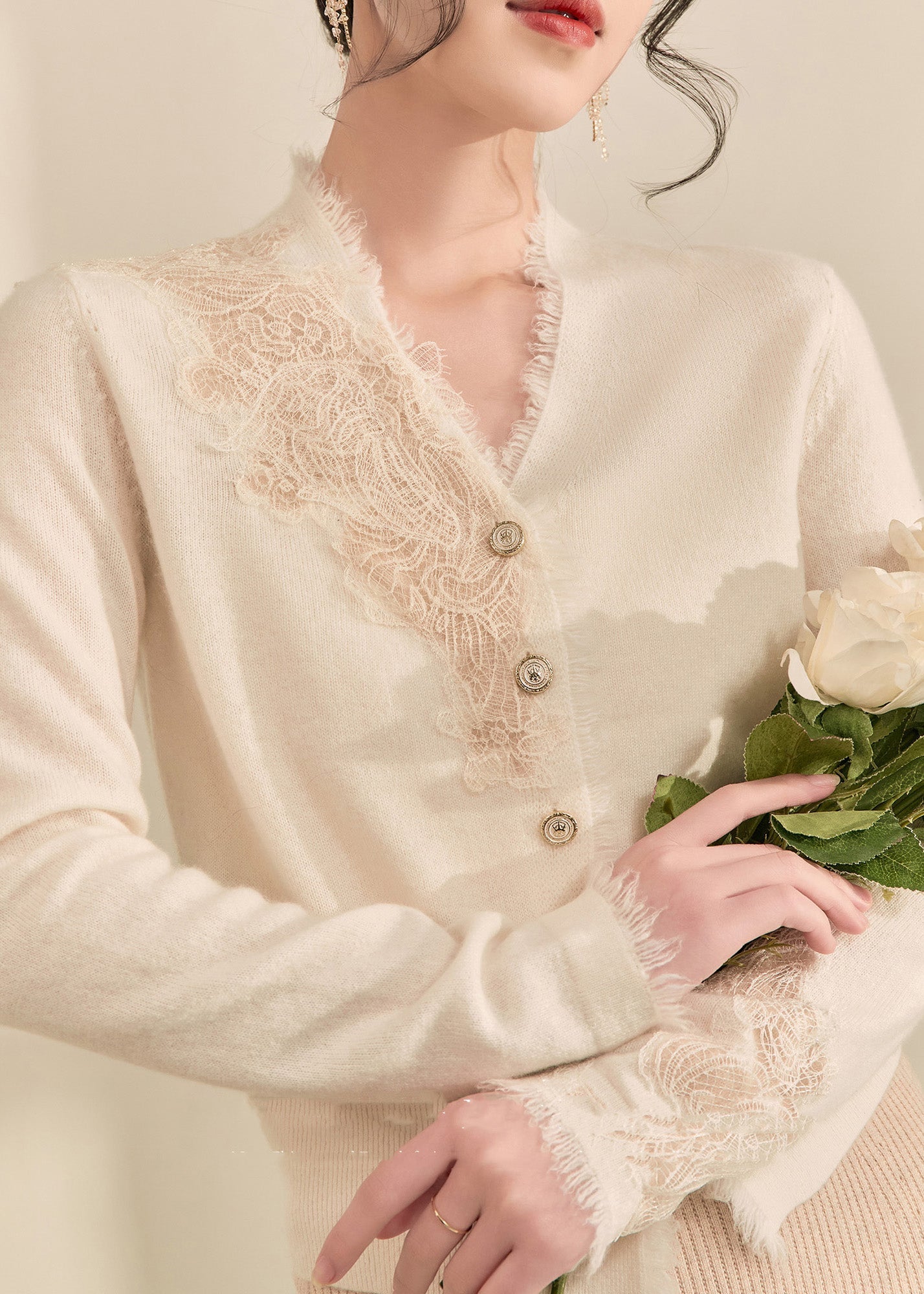 Well Tailored Sweater with a Graceful Silhouette