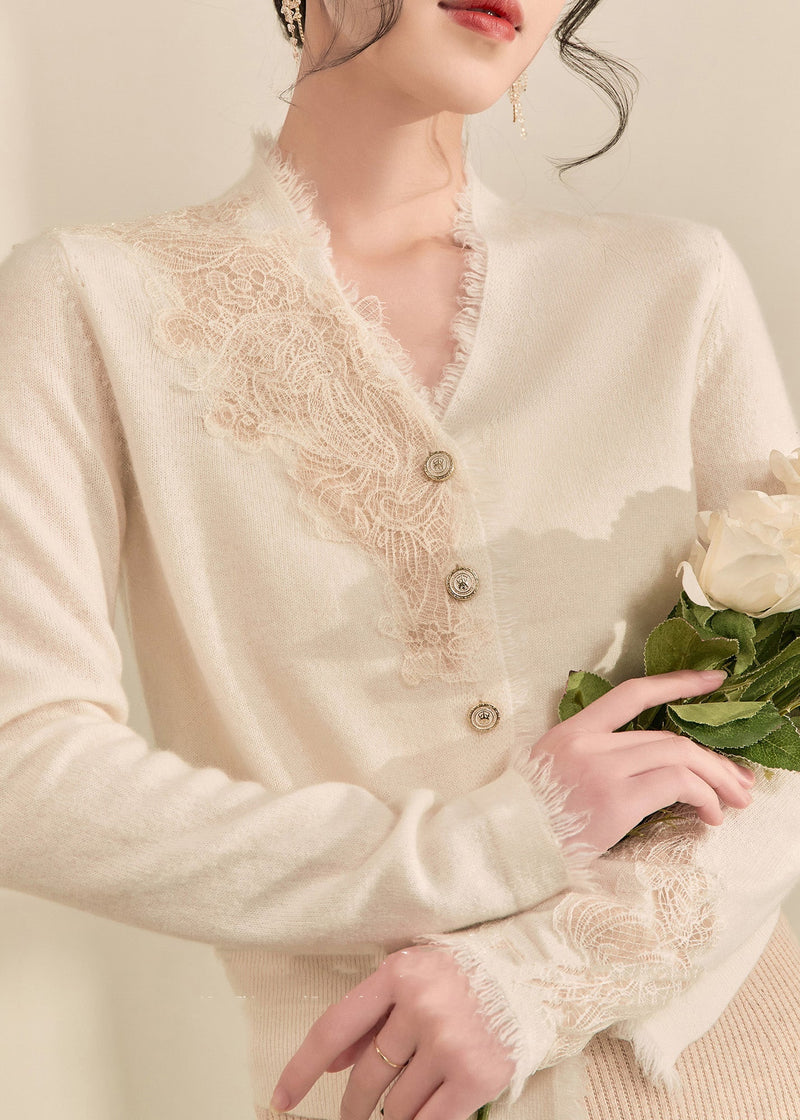 Well Tailored Sweater with a Graceful Silhouette