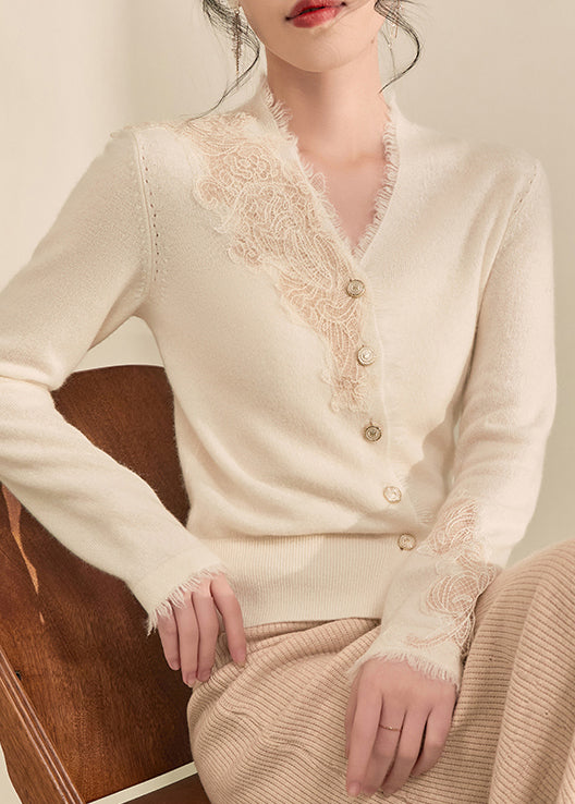 Well Tailored Sweater with a Graceful Silhouette