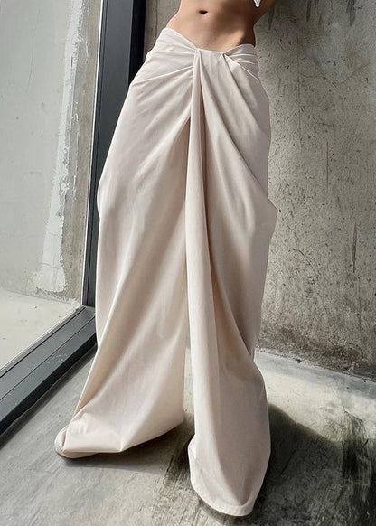 Well Tailored Pants with a Graceful Silhouette