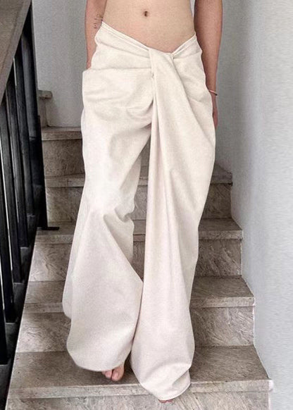 Well Tailored Pants with a Graceful Silhouette