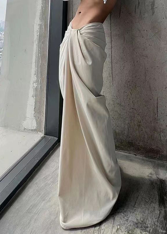 Well Tailored Pants with a Graceful Silhouette
