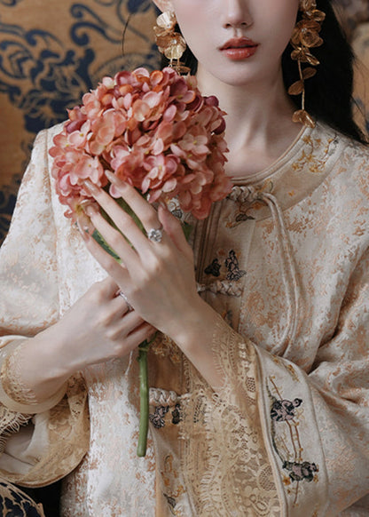 Beautifully Finished Coat in a Timeless Design