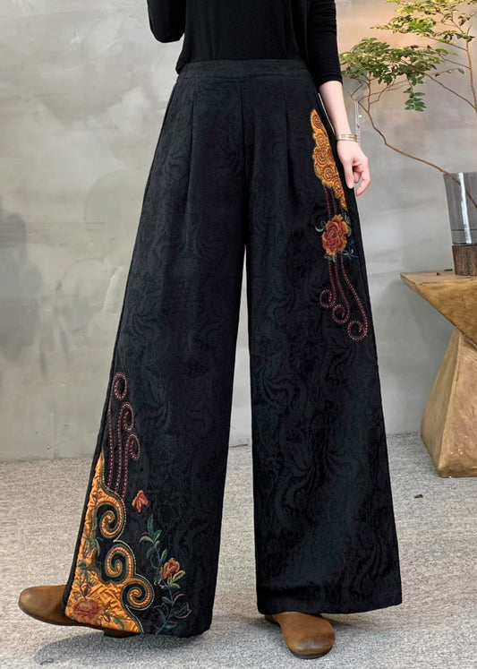 Effortlessly Elegant Pants with a Timeless Design