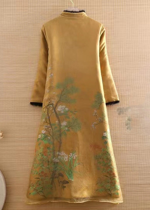 Well Tailored Coat with a Graceful Silhouette