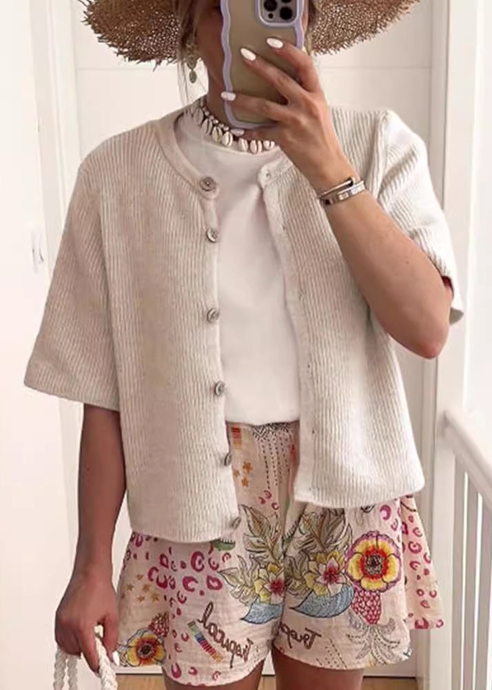 Effortlessly Elegant Cardigan with a Timeless Design