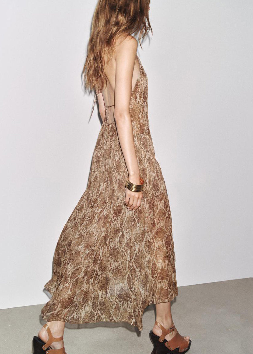 Gracefully Styled Dress for Any Occasion