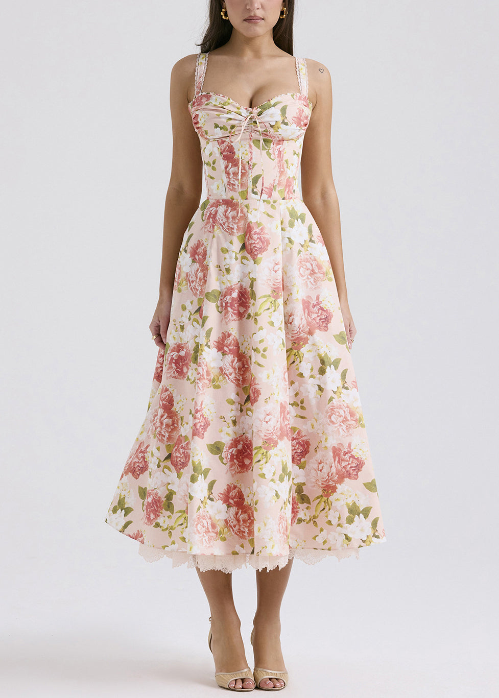 Well Tailored Dress with a Graceful Silhouette