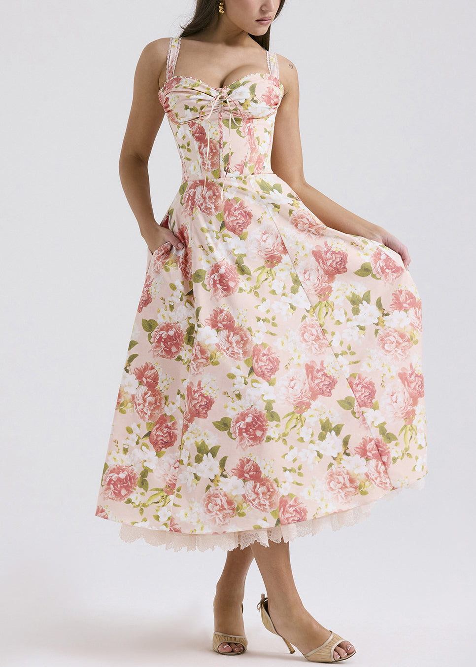 Well Tailored Dress with a Graceful Silhouette