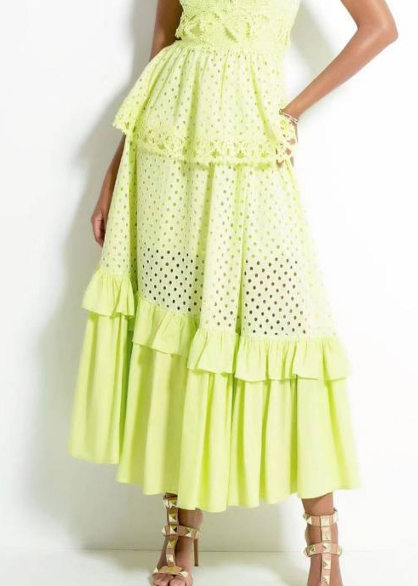 Beautifully Finished Dress in a Timeless Design