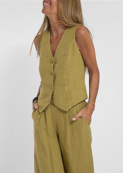 Sophisticated Garment with a Clean Classic Look