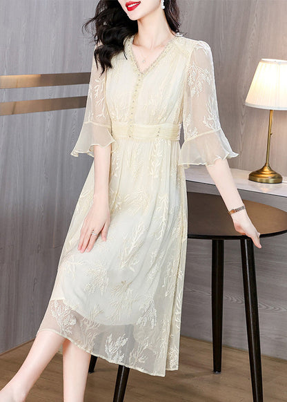 Well Tailored Dress with a Graceful Silhouette