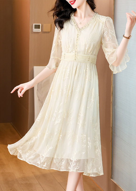 Well Tailored Dress with a Graceful Silhouette