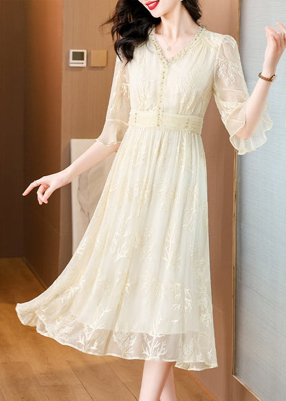 Well Tailored Dress with a Graceful Silhouette