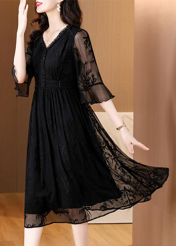 Well Tailored Dress with a Graceful Silhouette