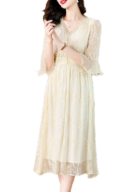 Well Tailored Dress with a Graceful Silhouette