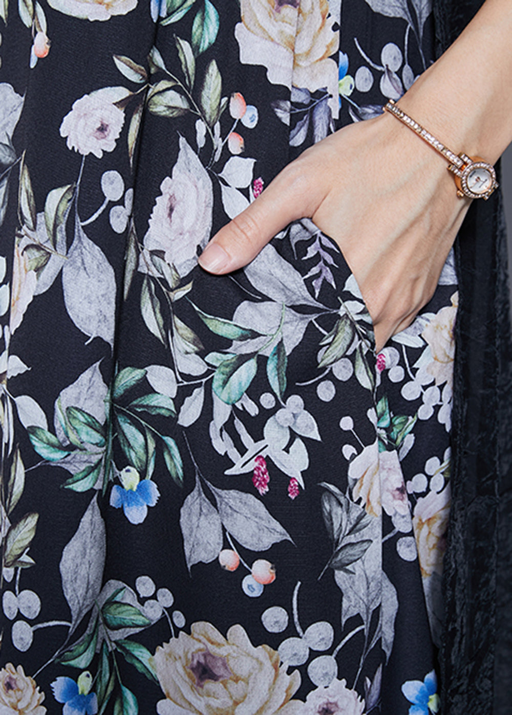 Gracefully Styled Dress for Any Occasion