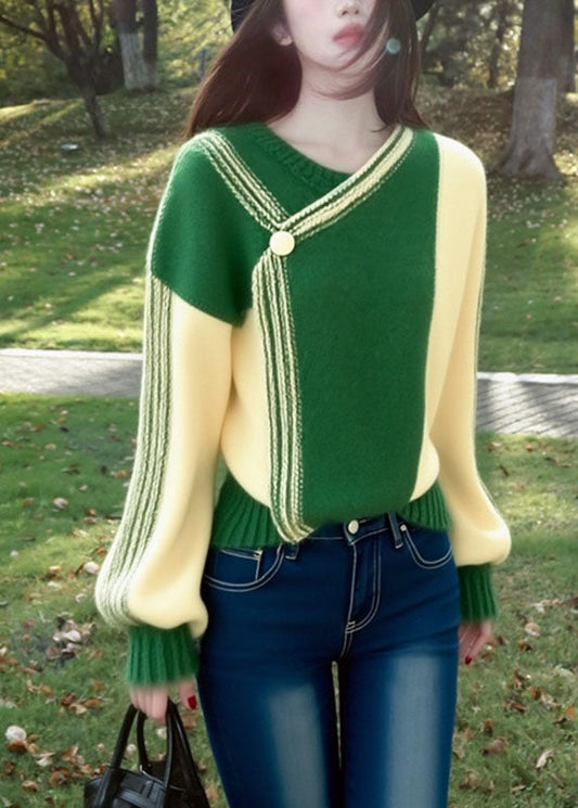 Classic Vintage Sweater with a Flattering Fit