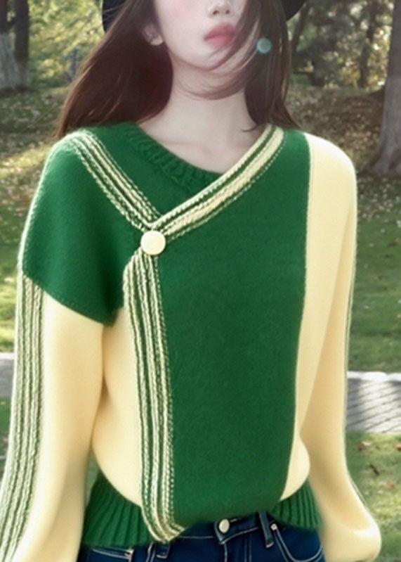Classic Vintage Sweater with a Flattering Fit