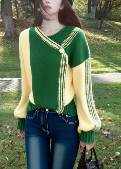 Classic Vintage Sweater with a Flattering Fit