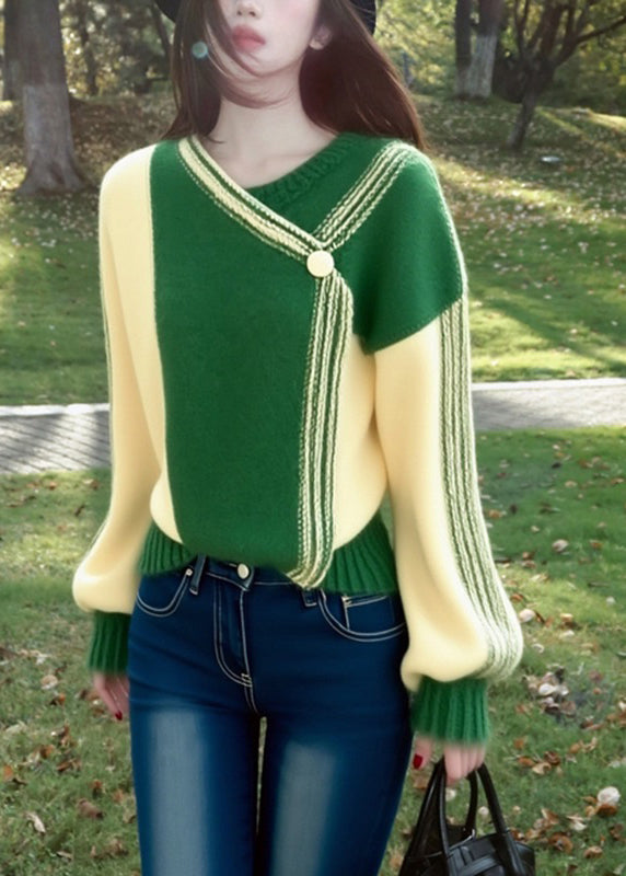 Classic Vintage Sweater with a Flattering Fit