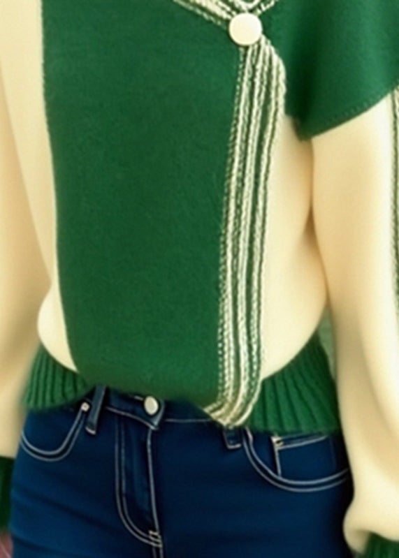 Classic Vintage Sweater with a Flattering Fit
