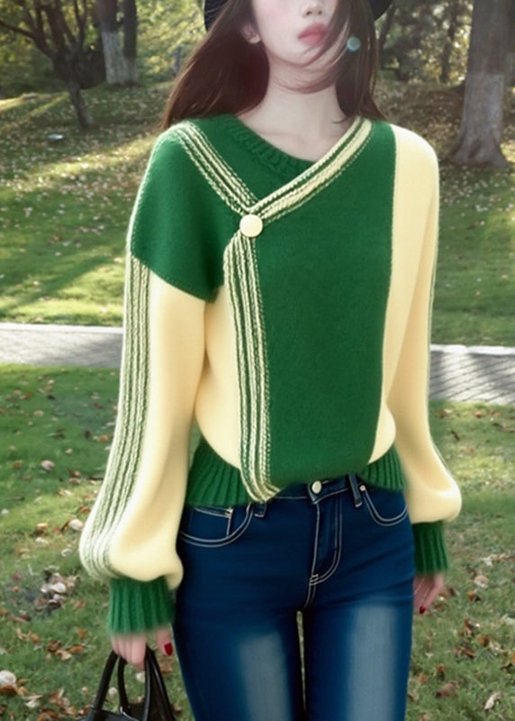 Classic Vintage Sweater with a Flattering Fit