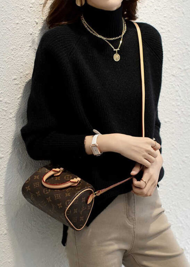 Well Tailored Sweater with a Graceful Silhouette