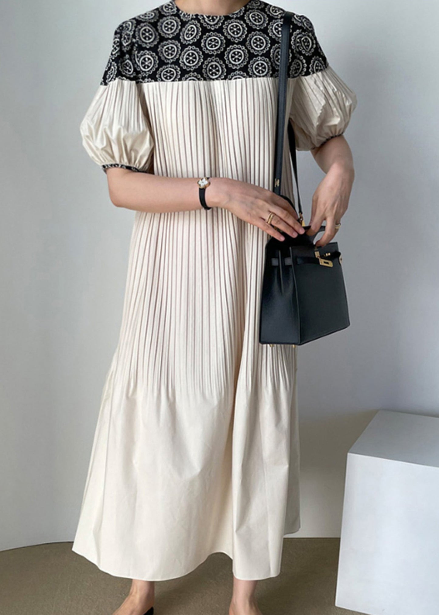 Beautifully Finished Dress in a Timeless Design