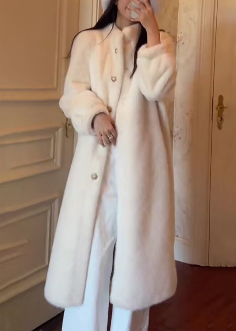 Beautifully Finished Coat in a Timeless Design