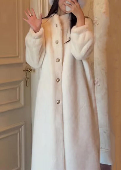 Beautifully Finished Coat in a Timeless Design