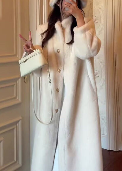 Beautifully Finished Coat in a Timeless Design