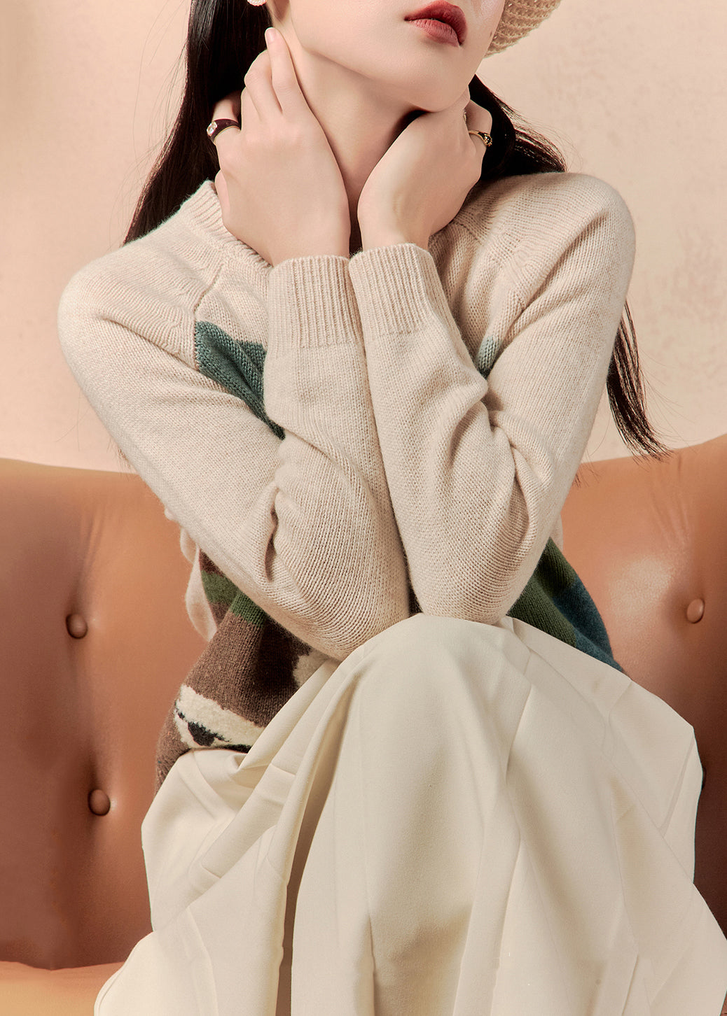 Well Tailored Sweater with a Graceful Silhouette