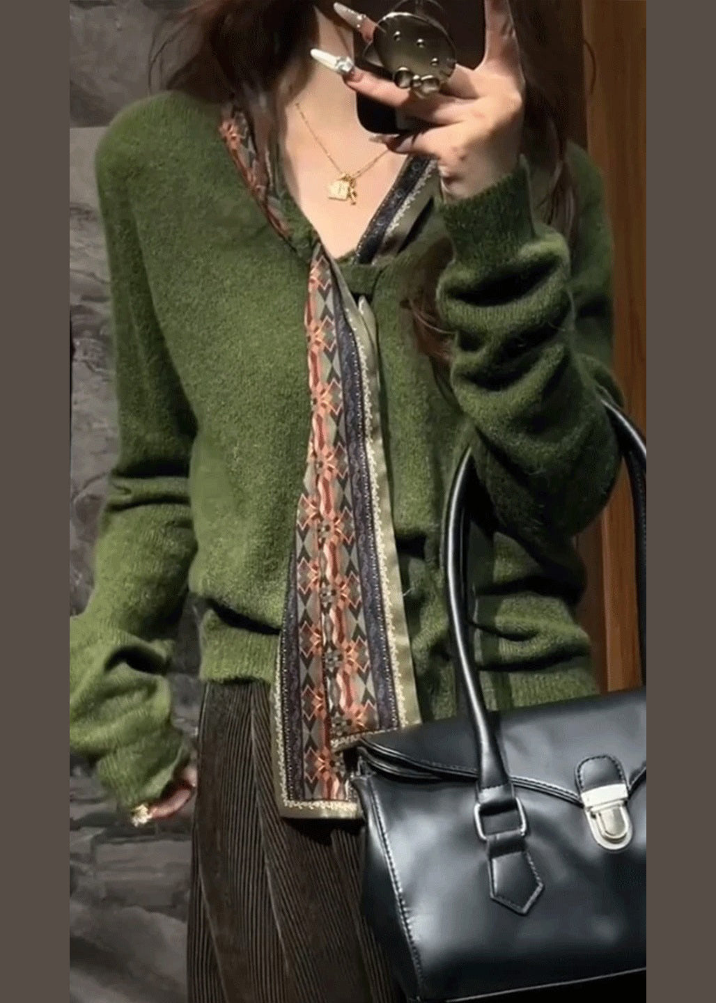 Effortlessly Elegant Sweater with a Timeless Design