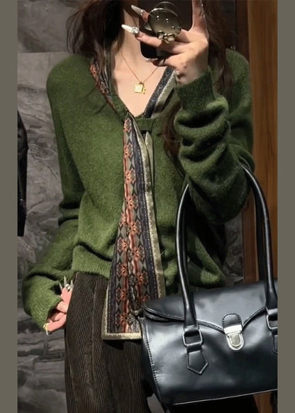 Effortlessly Elegant Sweater with a Timeless Design