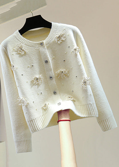 Effortlessly Elegant Sweater with a Timeless Design