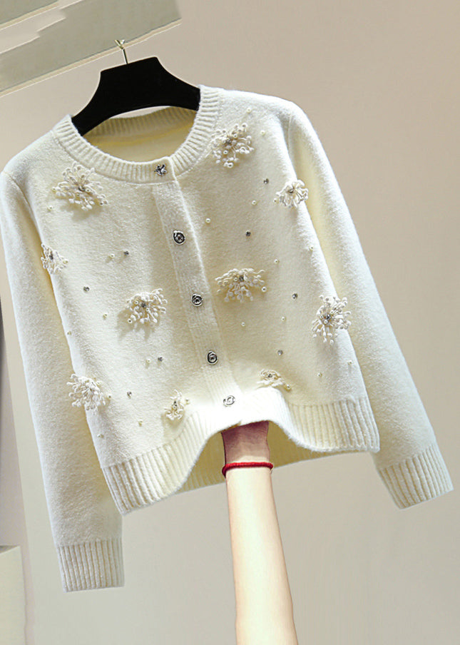 Effortlessly Elegant Sweater with a Timeless Design