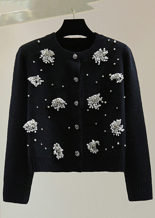 Effortlessly Elegant Sweater with a Timeless Design