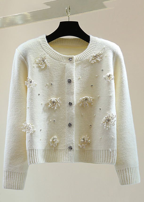Effortlessly Elegant Sweater with a Timeless Design