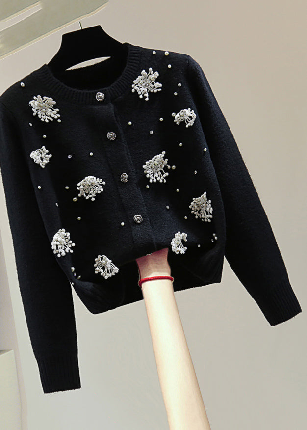 Effortlessly Elegant Sweater with a Timeless Design